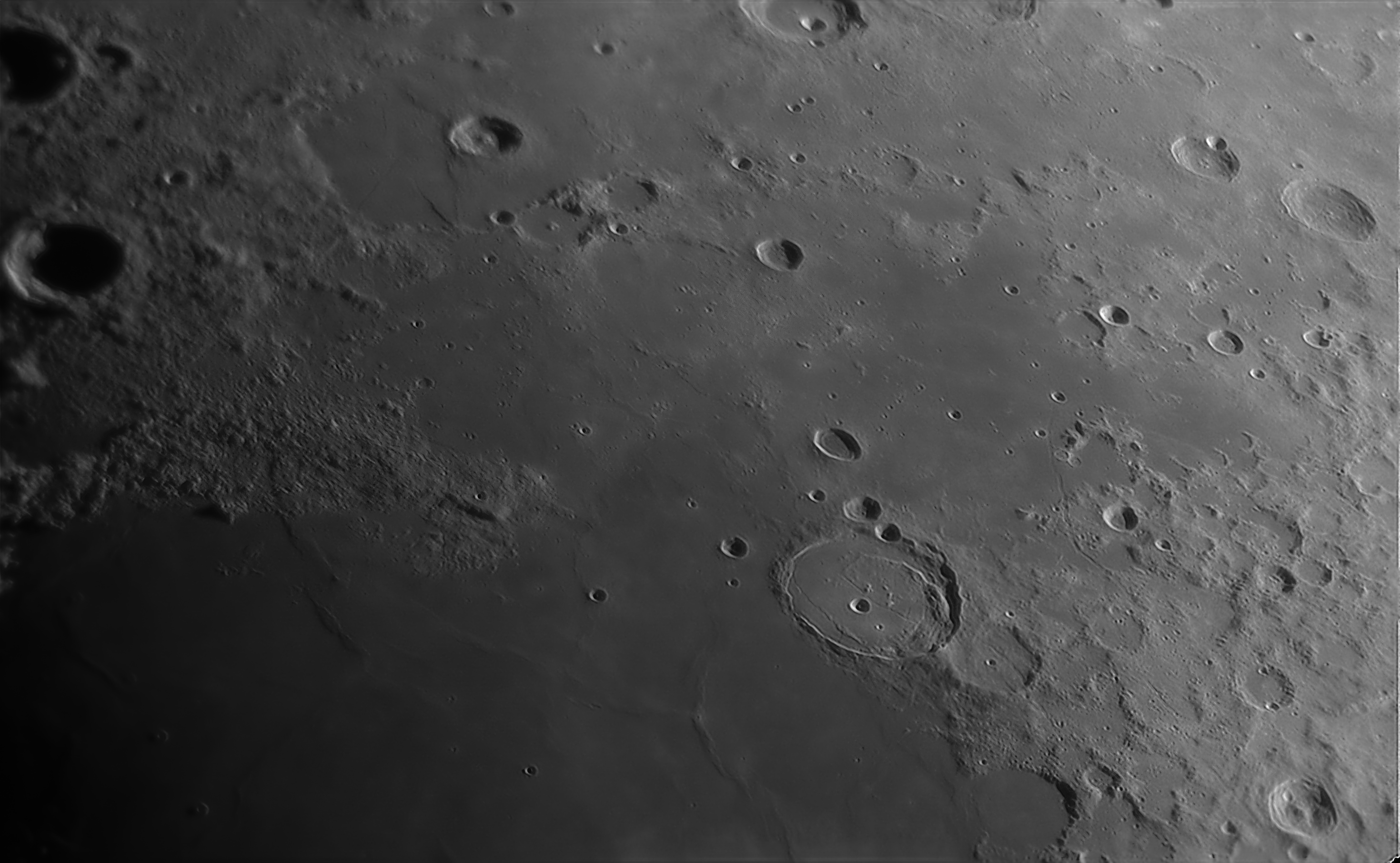  C11 mit Posidonius- Krater und Mare Serenitatis 