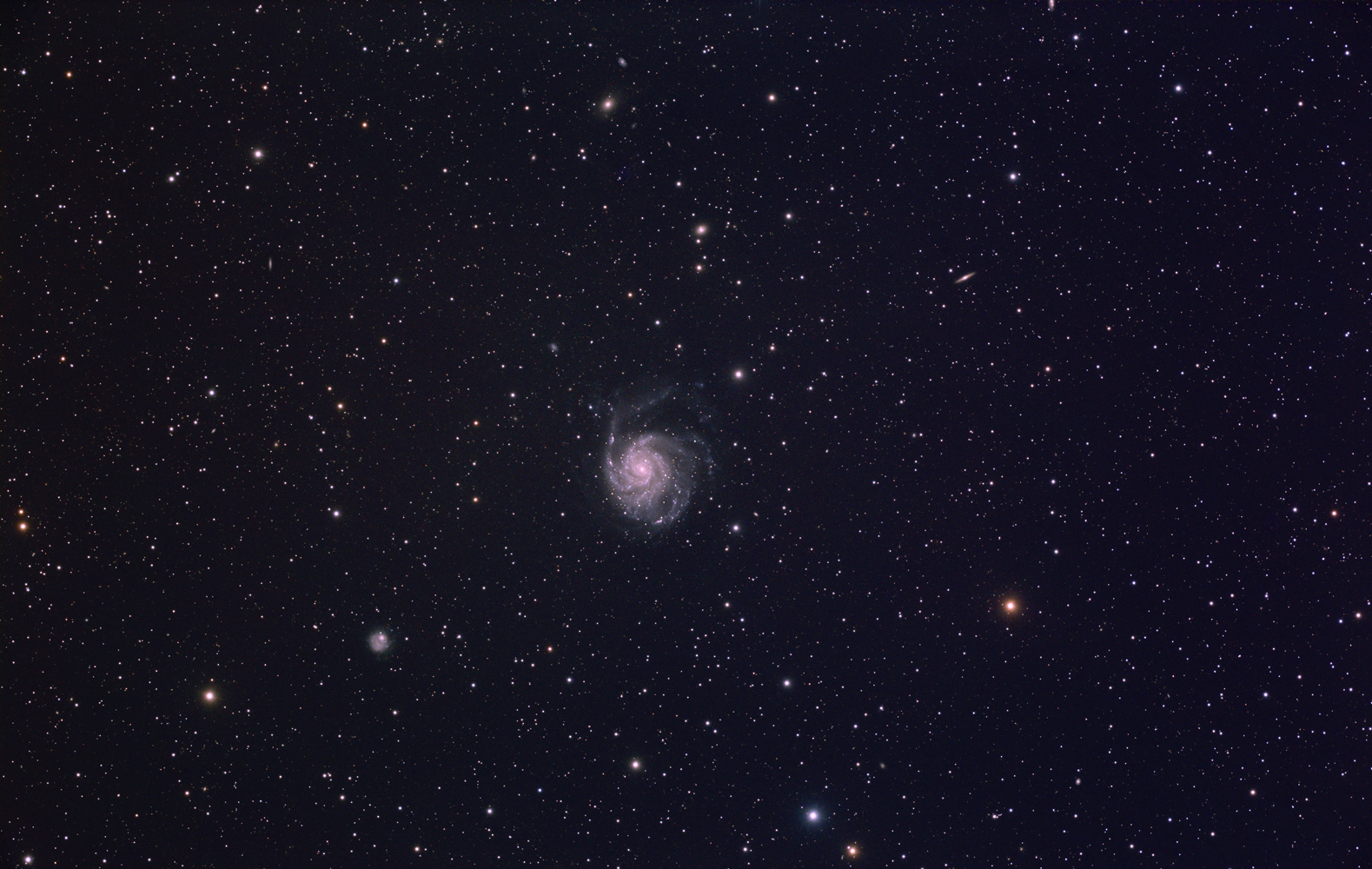 M101 und umliegende Galaxien M 101, NGC 5074, NGC 5422