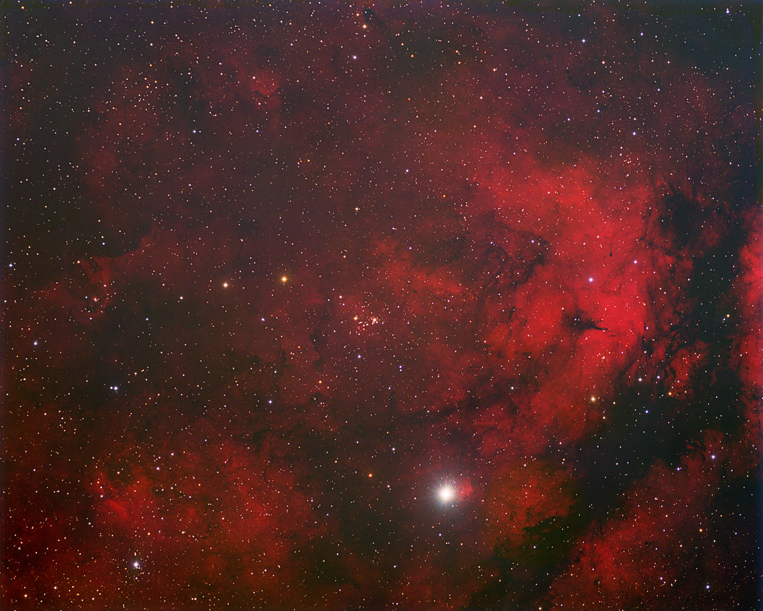 IC 1318 bei Vollmond in Farbe IC 1318, NGC 6910