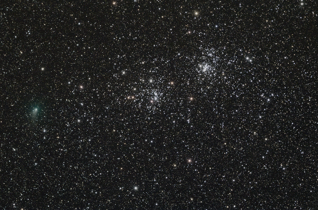 C/2017 T2 PanSTARRS bei h&chi NGC 869, NGC 884